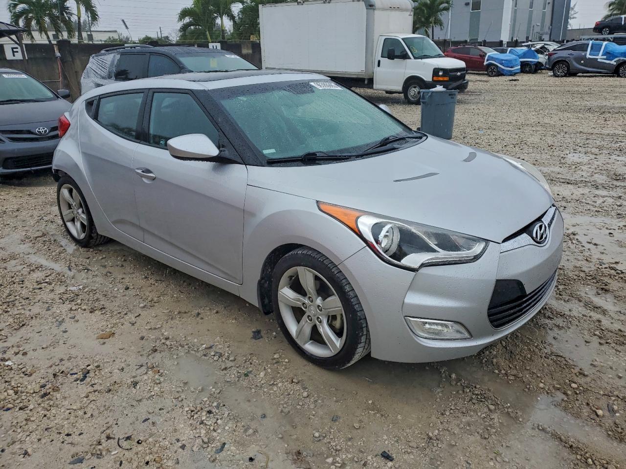 2014 HYUNDAI VELOSTER photo 4