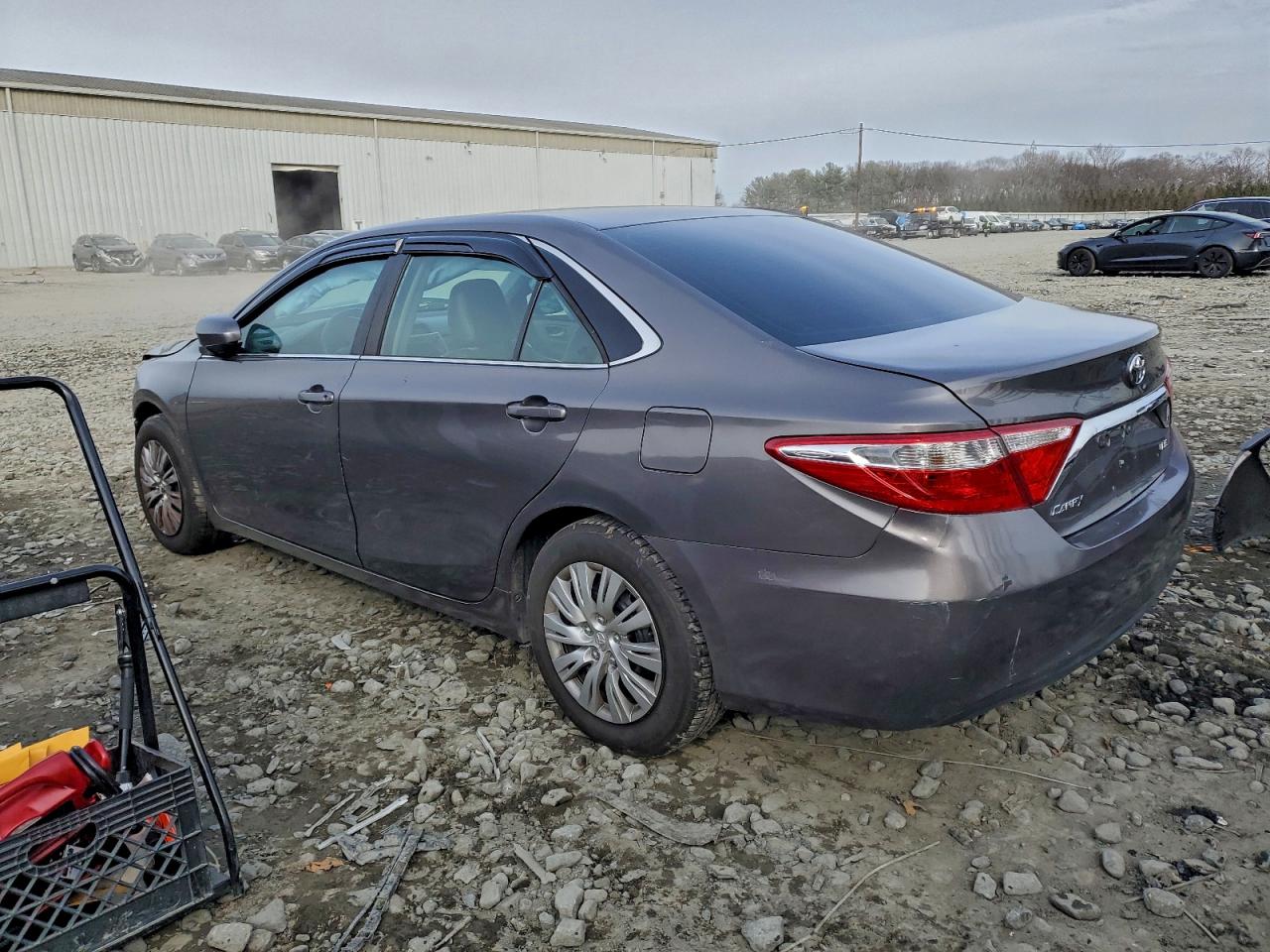 2016 TOYOTA CAMRY LE photo 2
