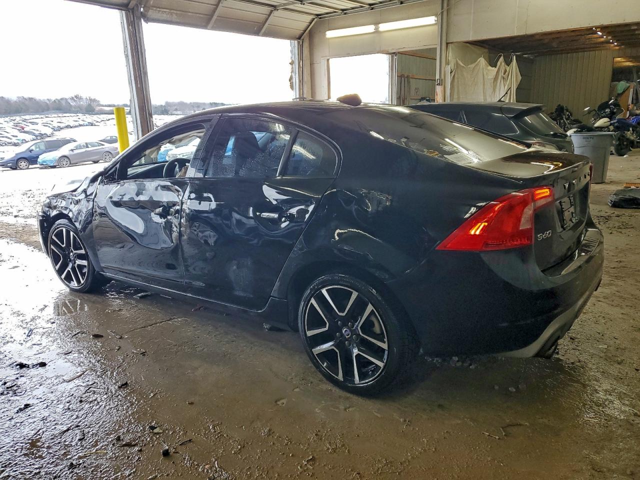 2017 VOLVO S60 photo 2