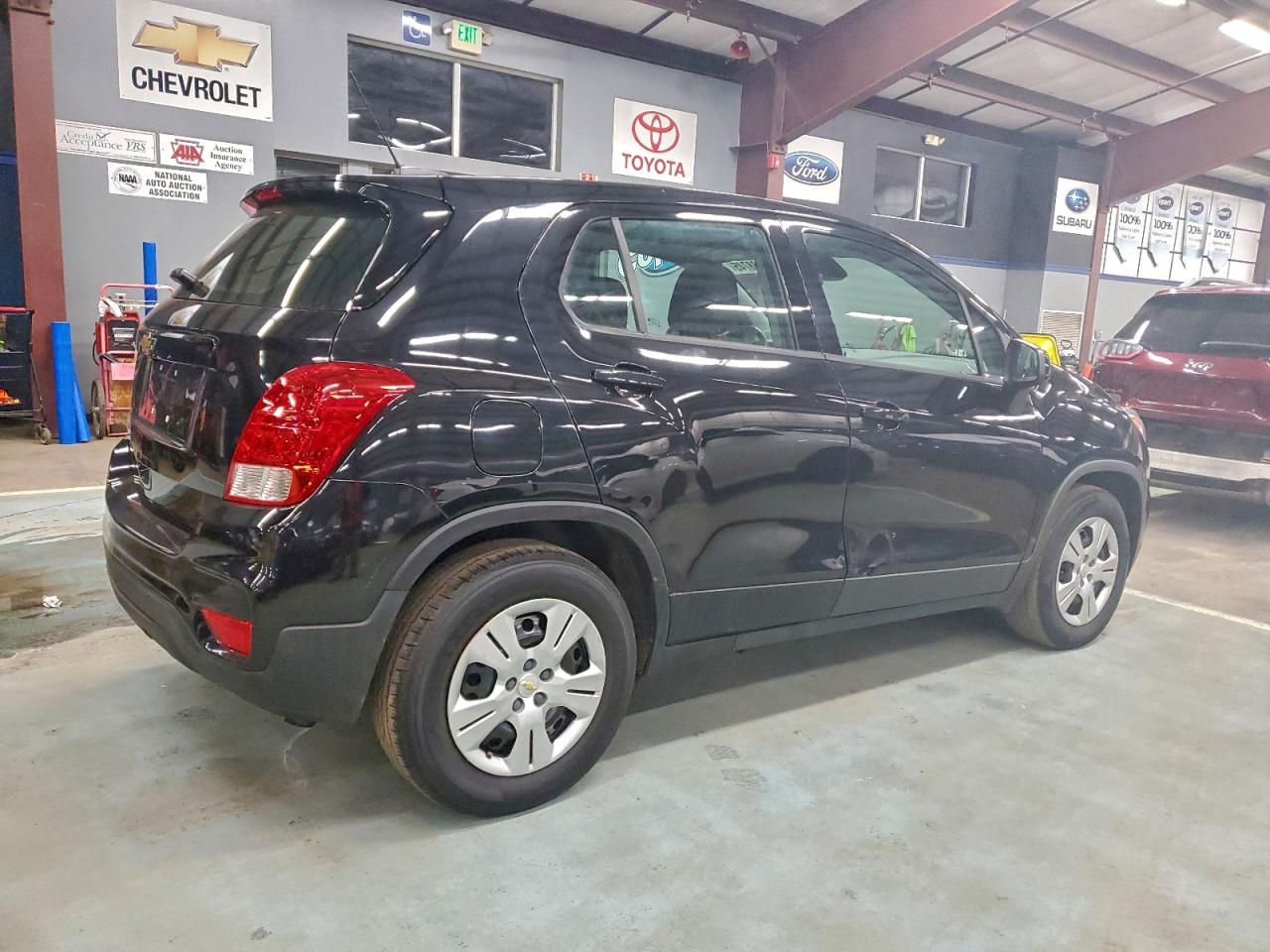 2018 CHEVROLET TRAX LS photo 3