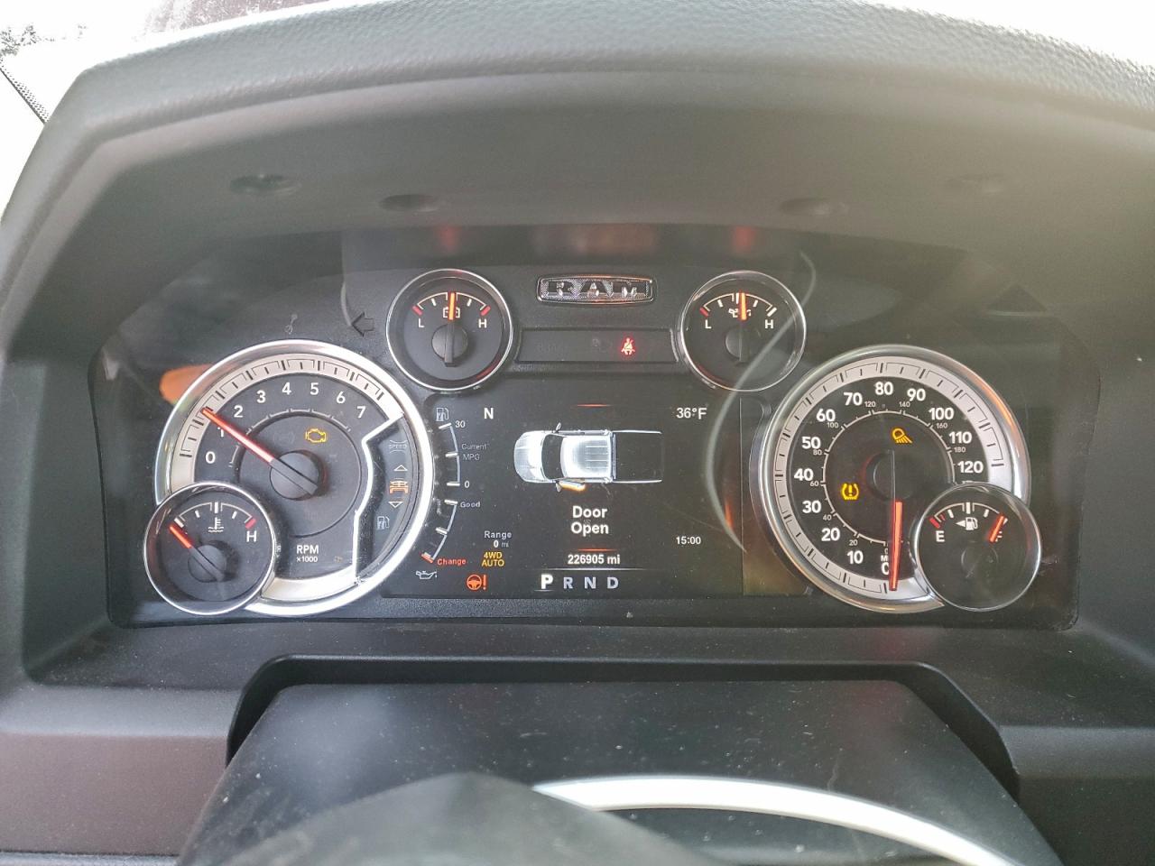 2018 RAM 1500 SLT photo 9