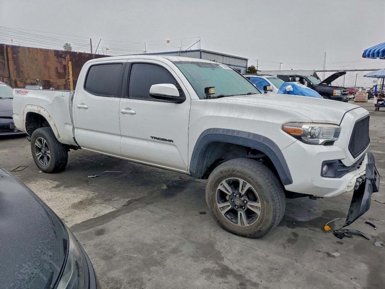 2017 TOYOTA TACOMA DOUBLE CAB photo 4