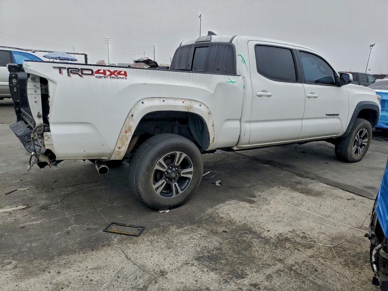 2017 TOYOTA TACOMA DOUBLE CAB photo 3