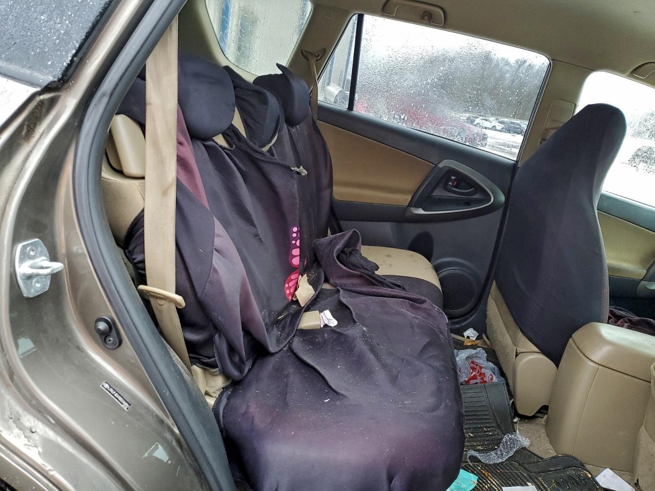 2011 TOYOTA RAV4 photo 11