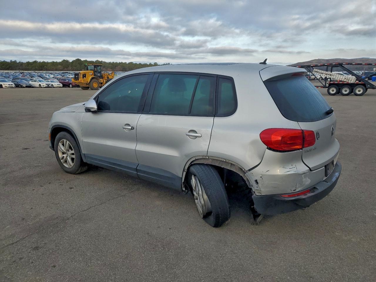 2013 VOLKSWAGEN TIGUAN S photo 2