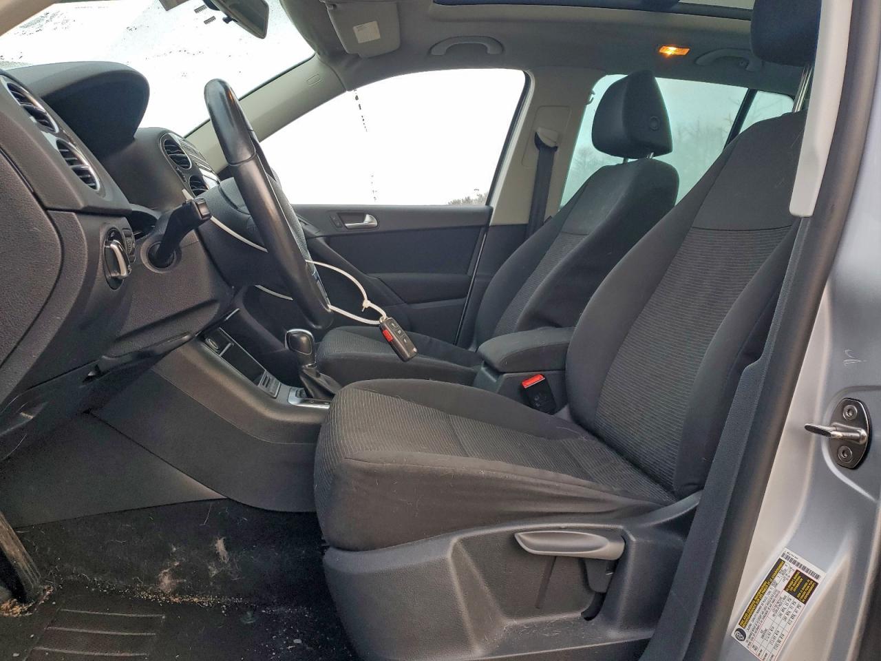 2013 VOLKSWAGEN TIGUAN S photo 7