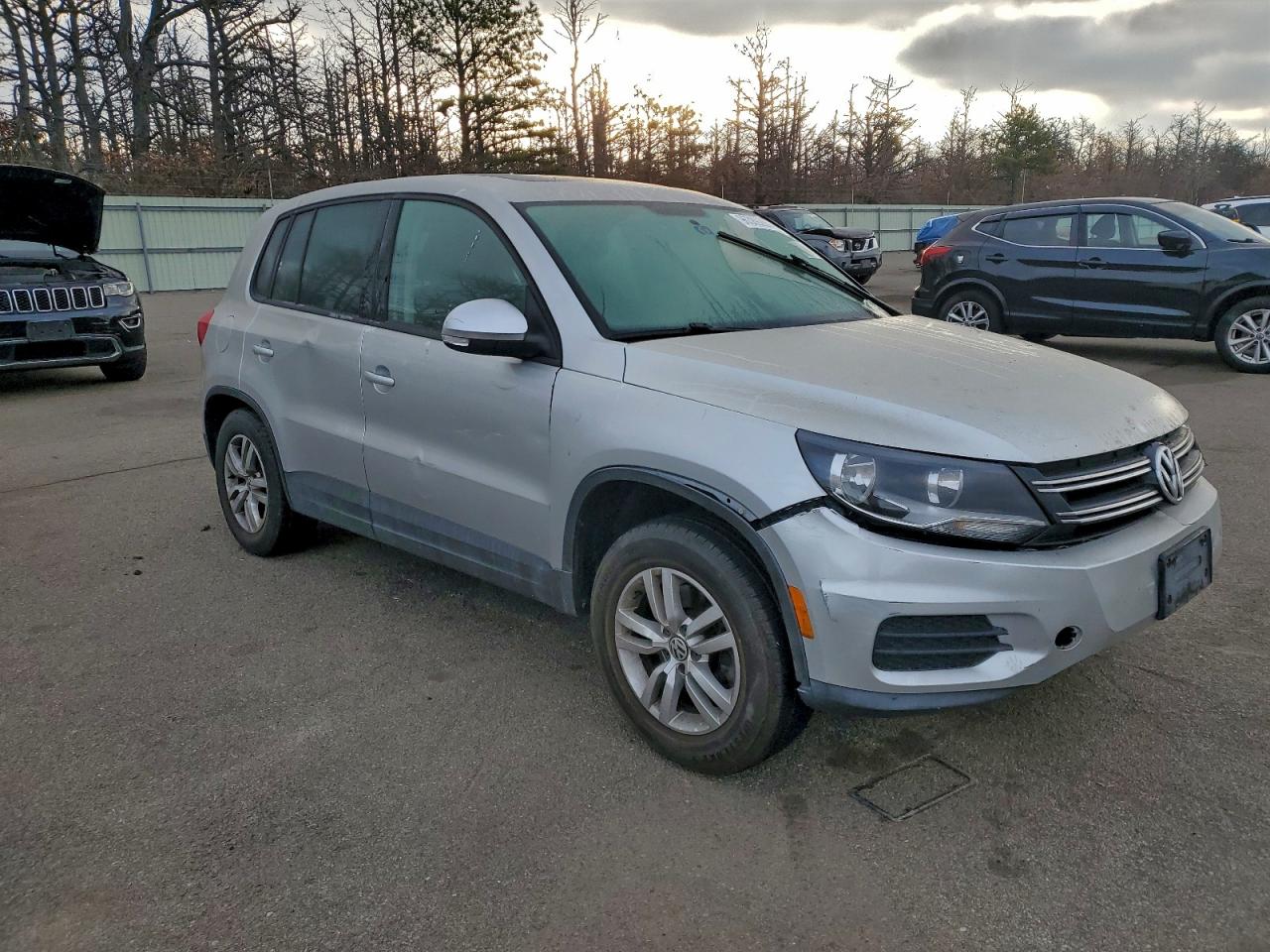 2013 VOLKSWAGEN TIGUAN S photo 4