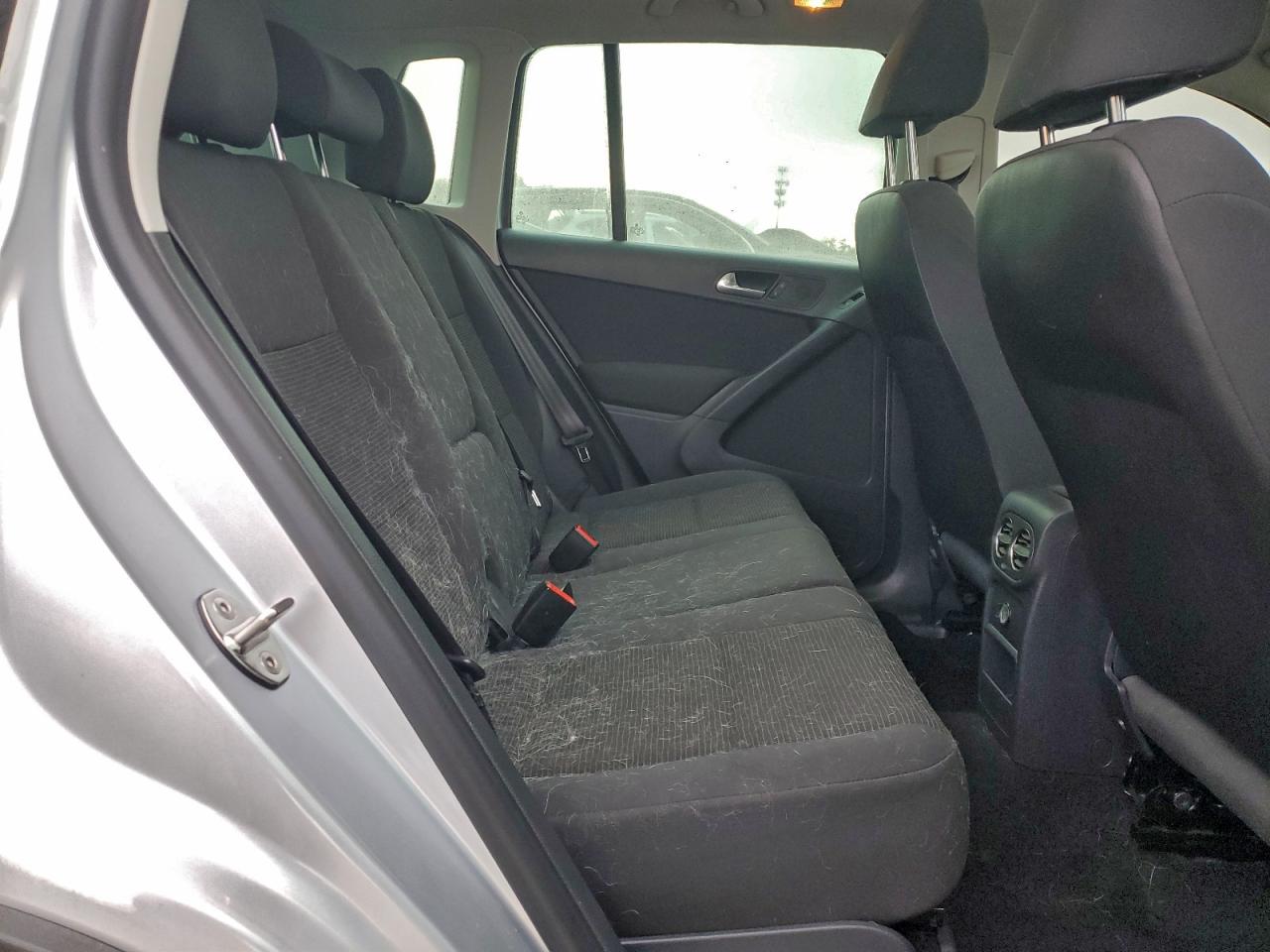 2013 VOLKSWAGEN TIGUAN S photo 11