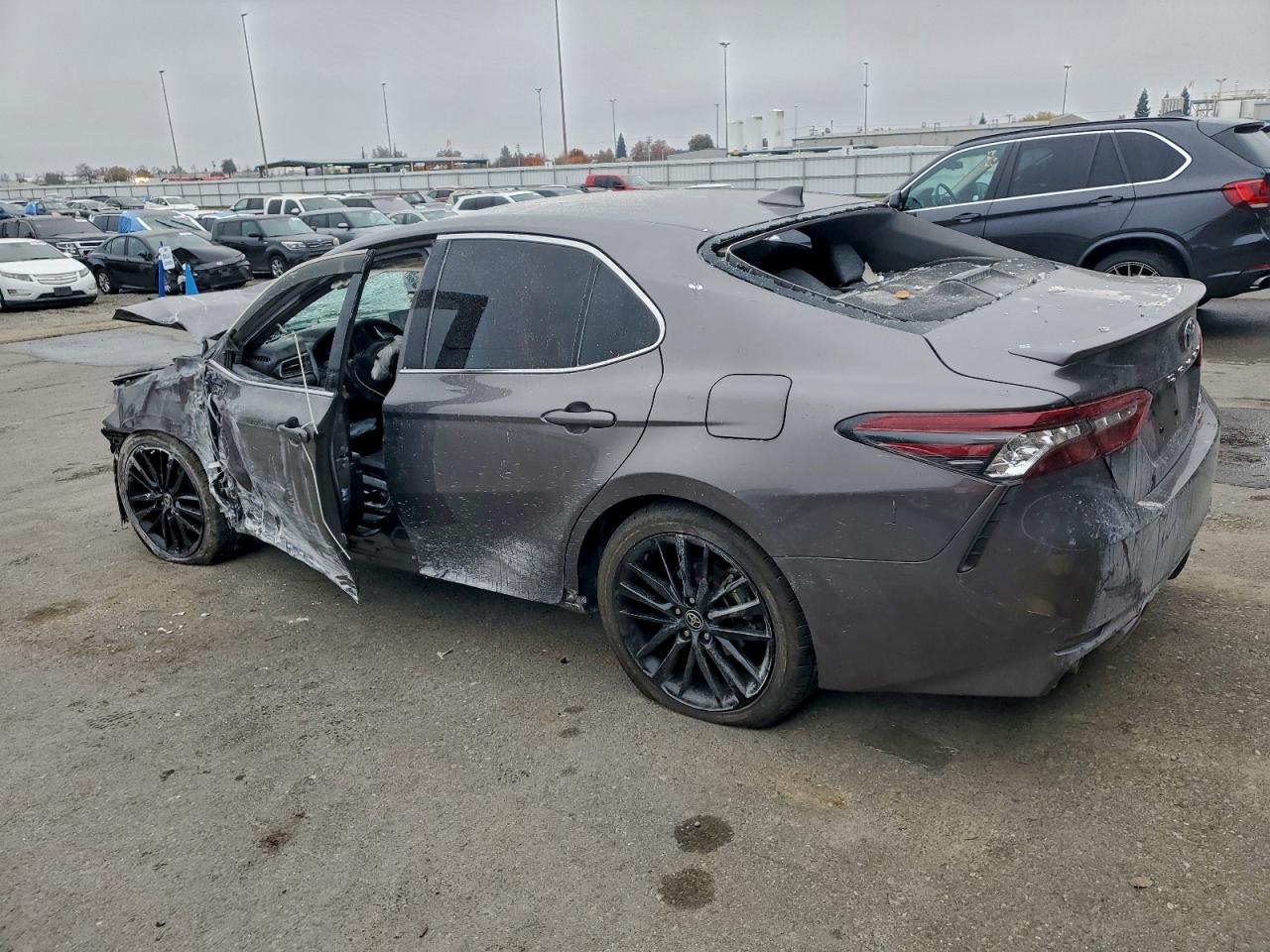 2021 TOYOTA CAMRY XSE photo 2