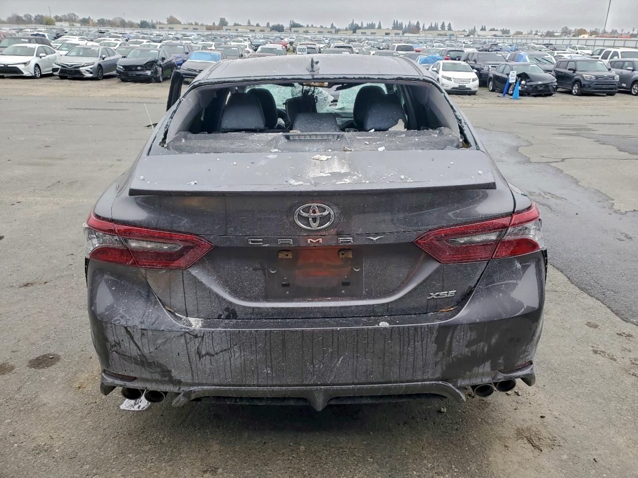 2021 TOYOTA CAMRY XSE photo 6