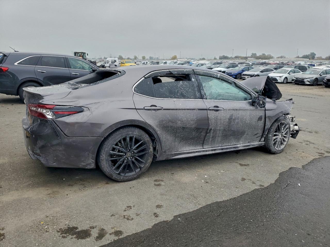 2021 TOYOTA CAMRY XSE photo 3