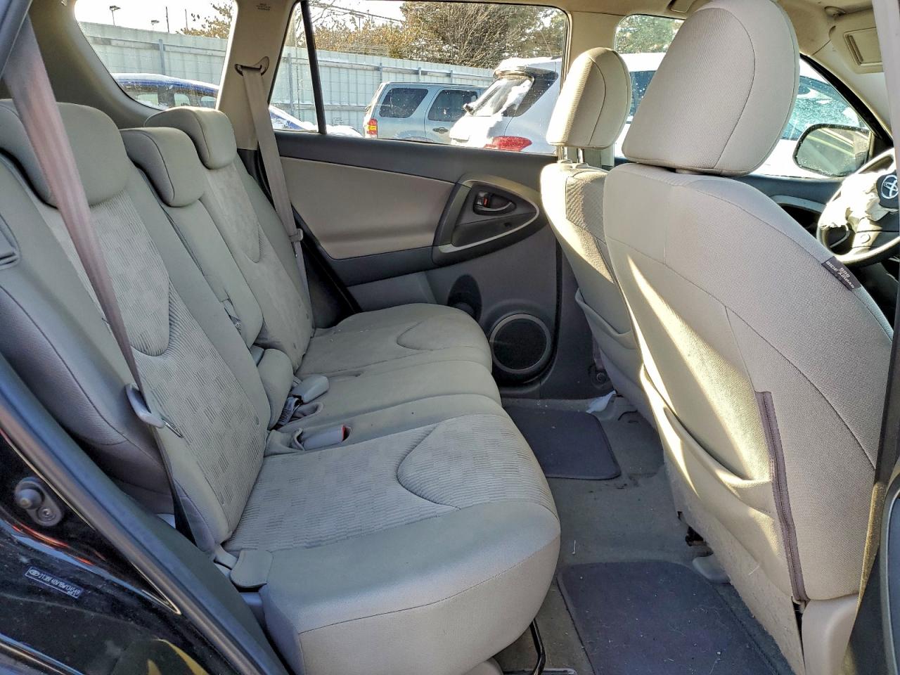2011 TOYOTA RAV4 photo 11