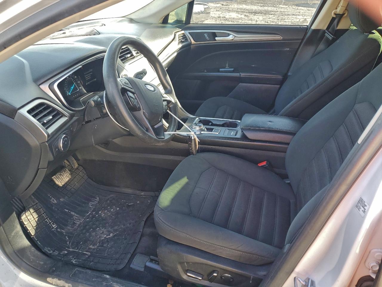 2017 FORD FUSION SE photo 13