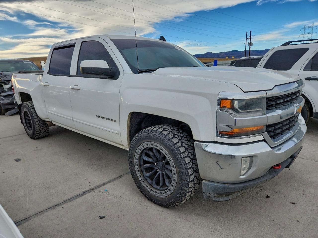 2018 CHEVROLET SILVERADO K1500 LT photo 4
