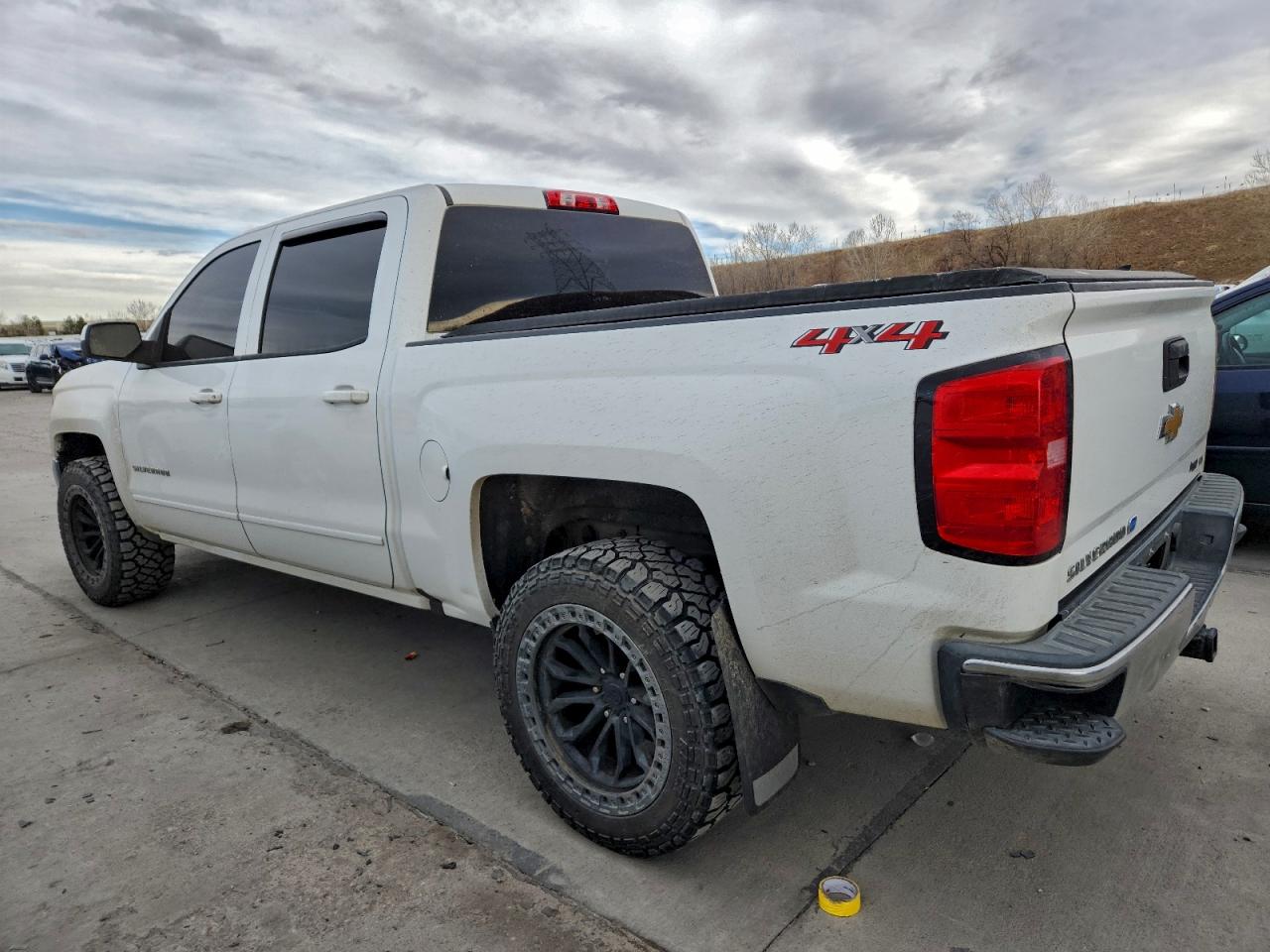 2018 CHEVROLET SILVERADO K1500 LT photo 2