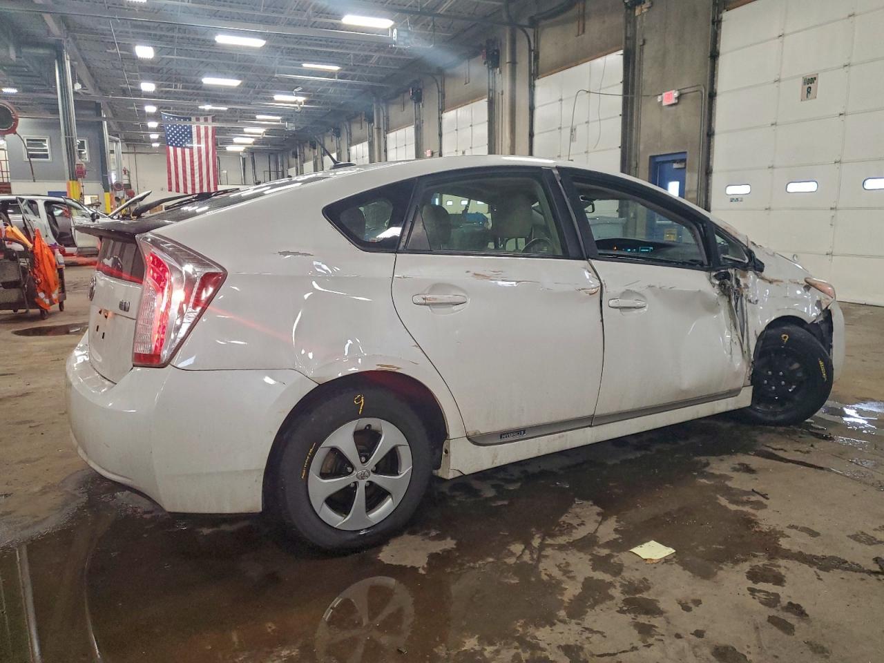 2012 TOYOTA PRIUS photo 3