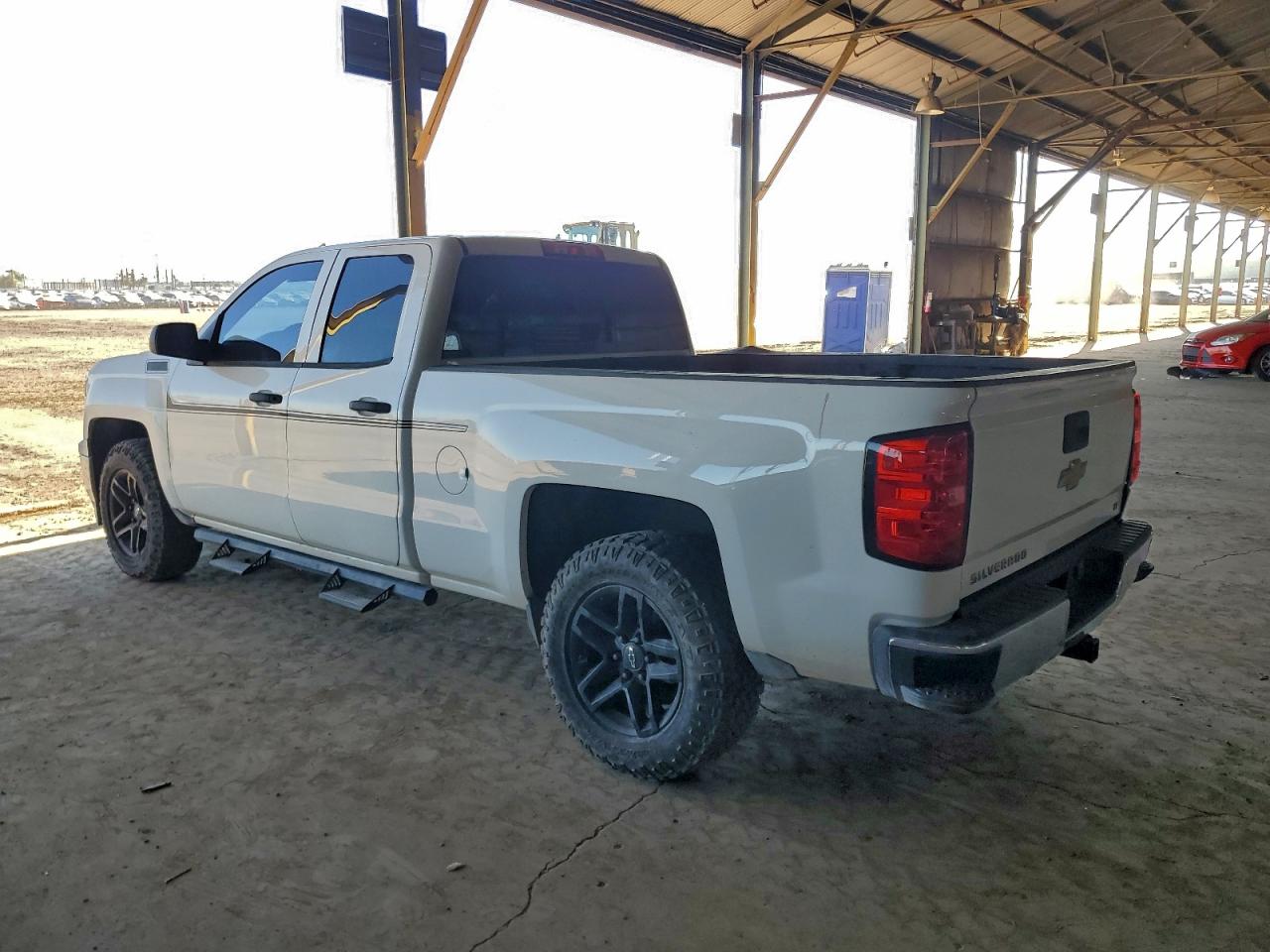 2014 CHEVROLET SILVERADO C1500 LT photo 2