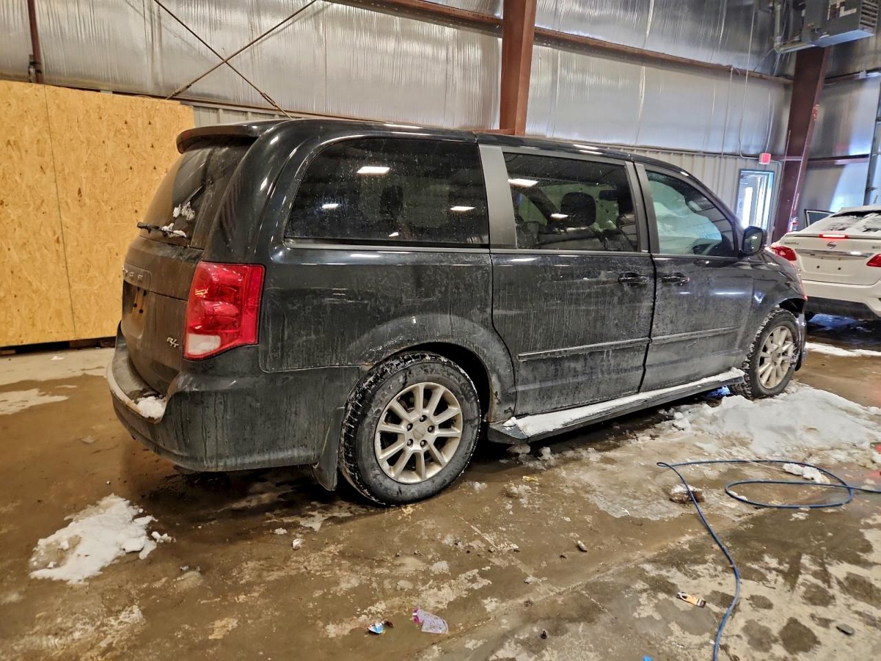 2011 DODGE GRAND CARAVAN R/T photo 3