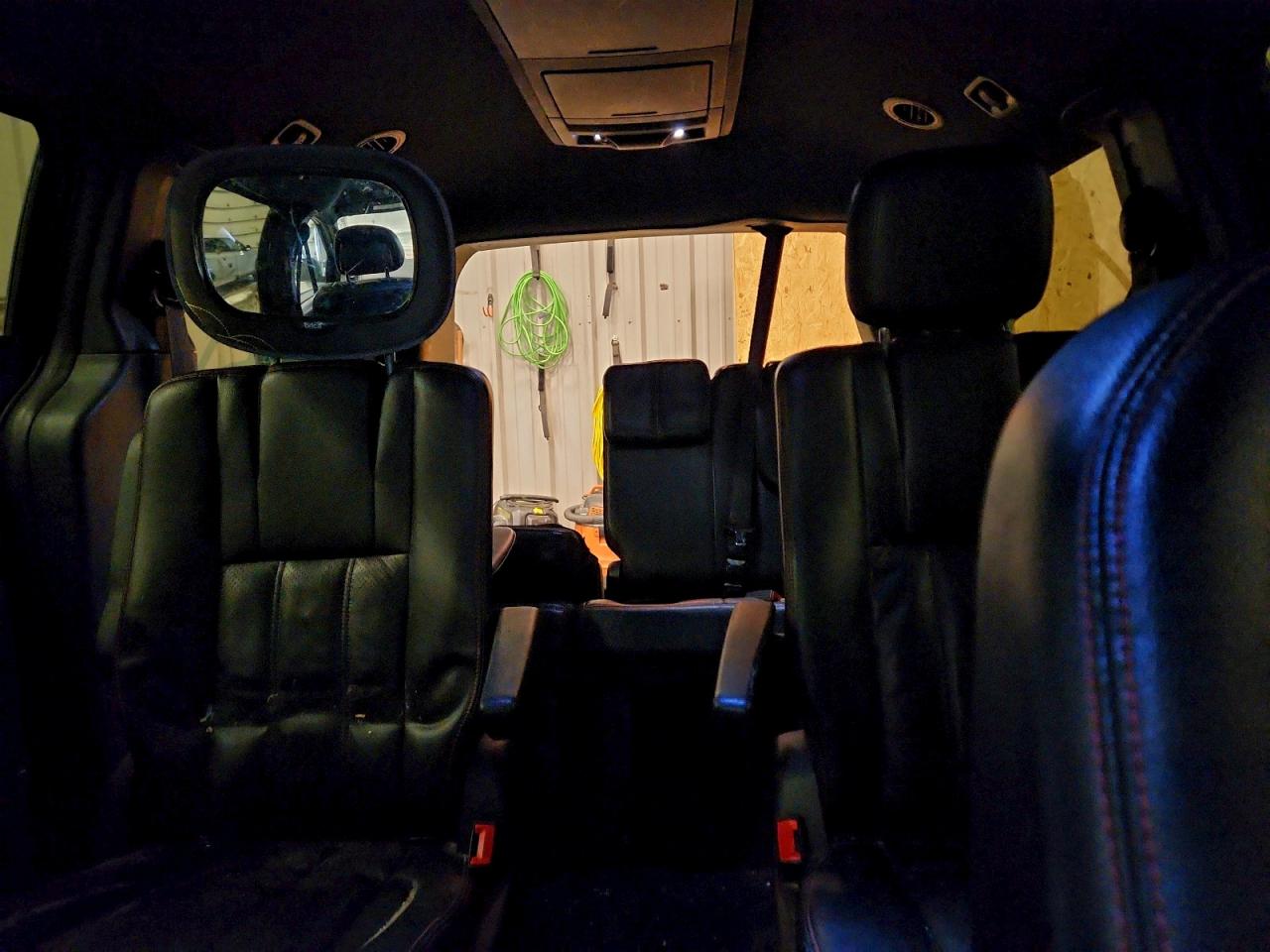 2011 DODGE GRAND CARAVAN R/T photo 10