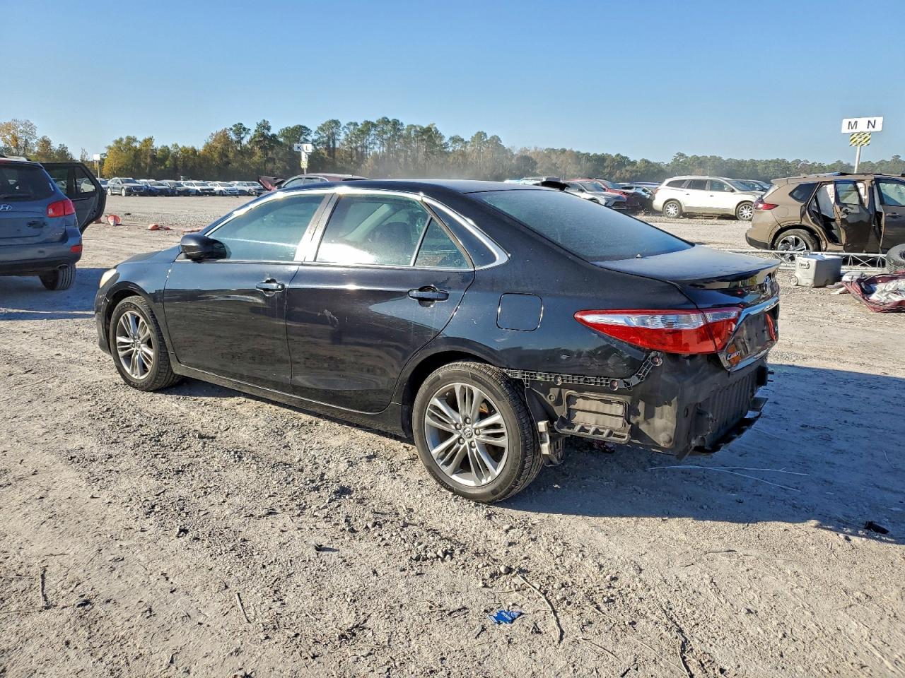2015 TOYOTA CAMRY LE photo 2
