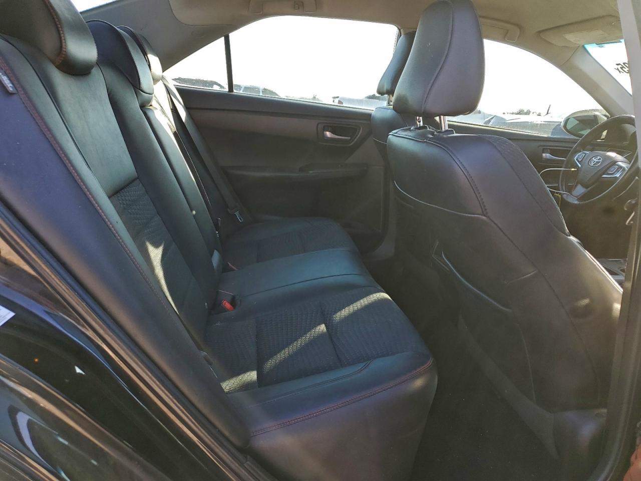 2015 TOYOTA CAMRY LE photo 10