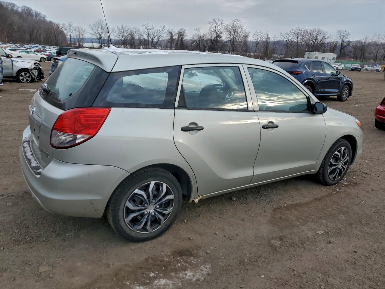 2004 TOYOTA COROLLA MATRIX XR photo 3