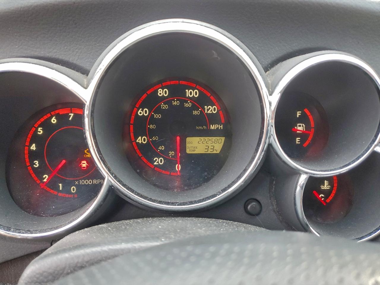 2004 TOYOTA COROLLA MATRIX XR photo 9