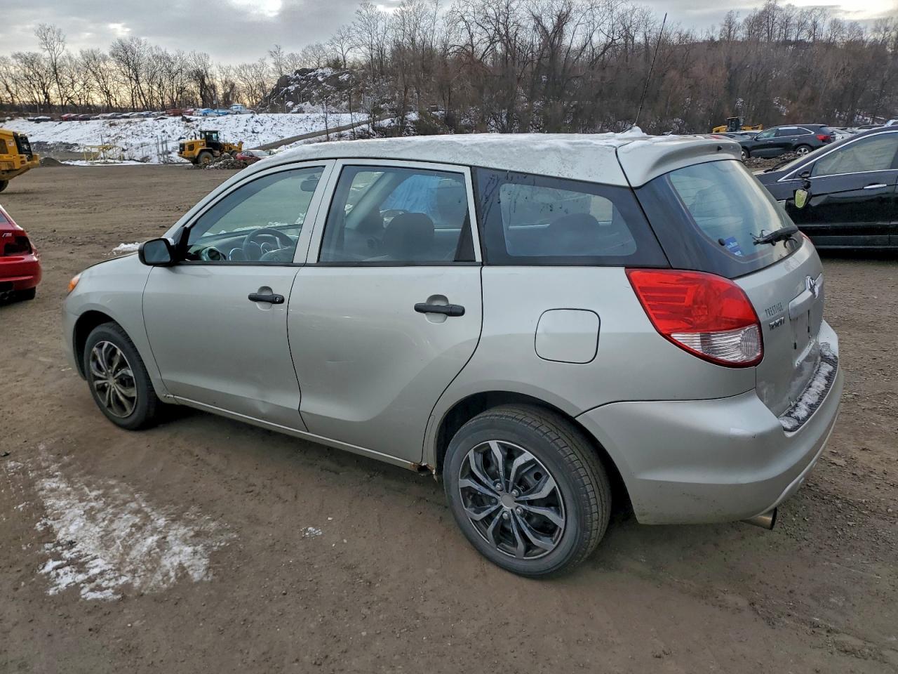 2004 TOYOTA COROLLA MATRIX XR photo 2