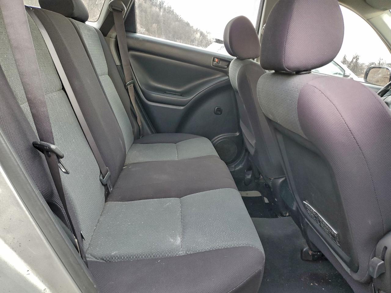 2004 TOYOTA COROLLA MATRIX XR photo 10