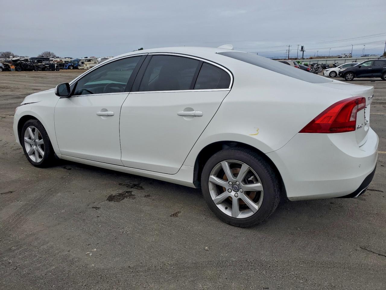 2016 VOLVO S60 PREMIER photo 2