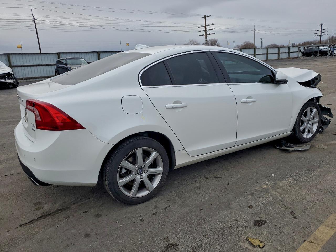 2016 VOLVO S60 PREMIER photo 3