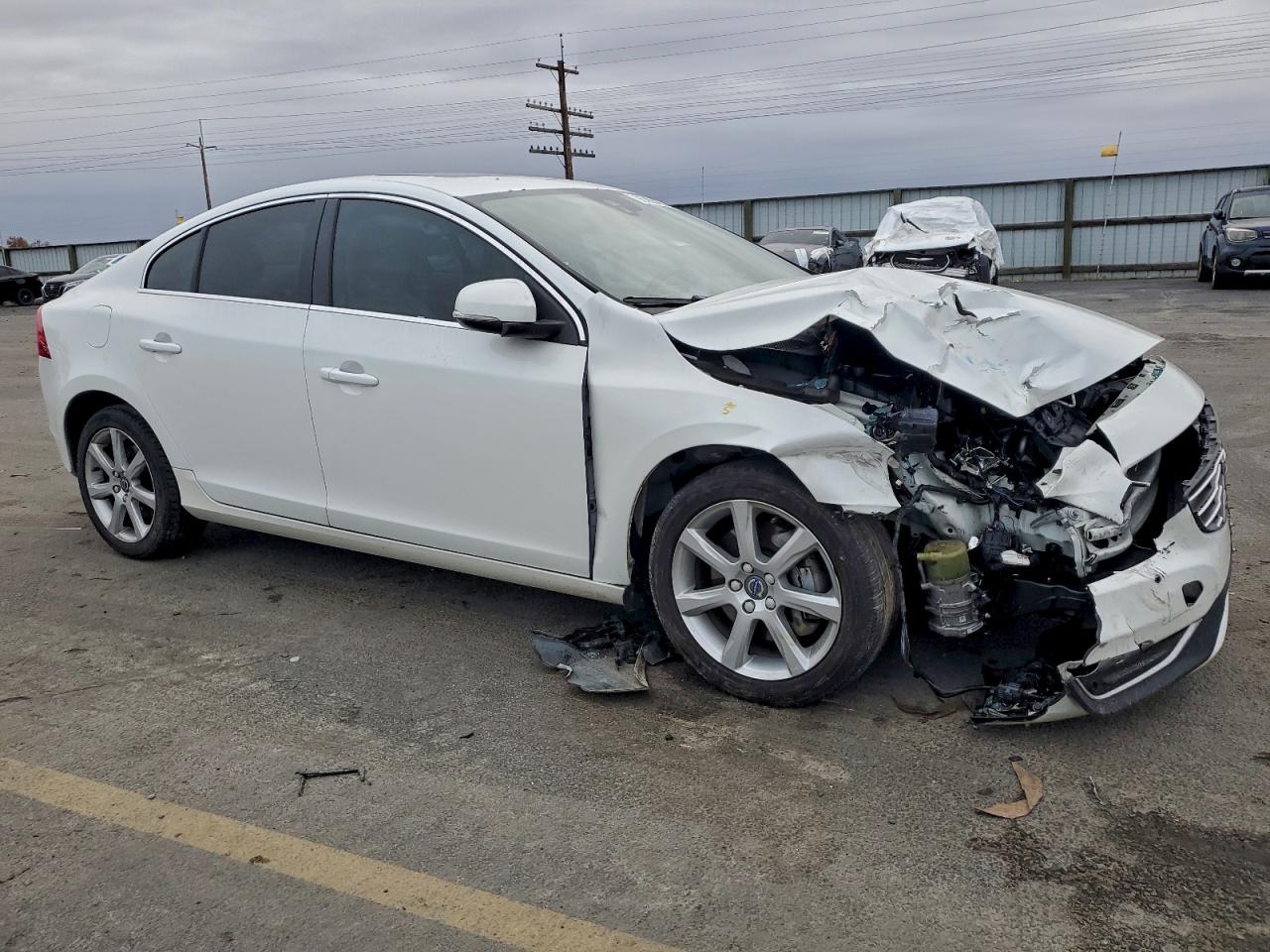 2016 VOLVO S60 PREMIER photo 4