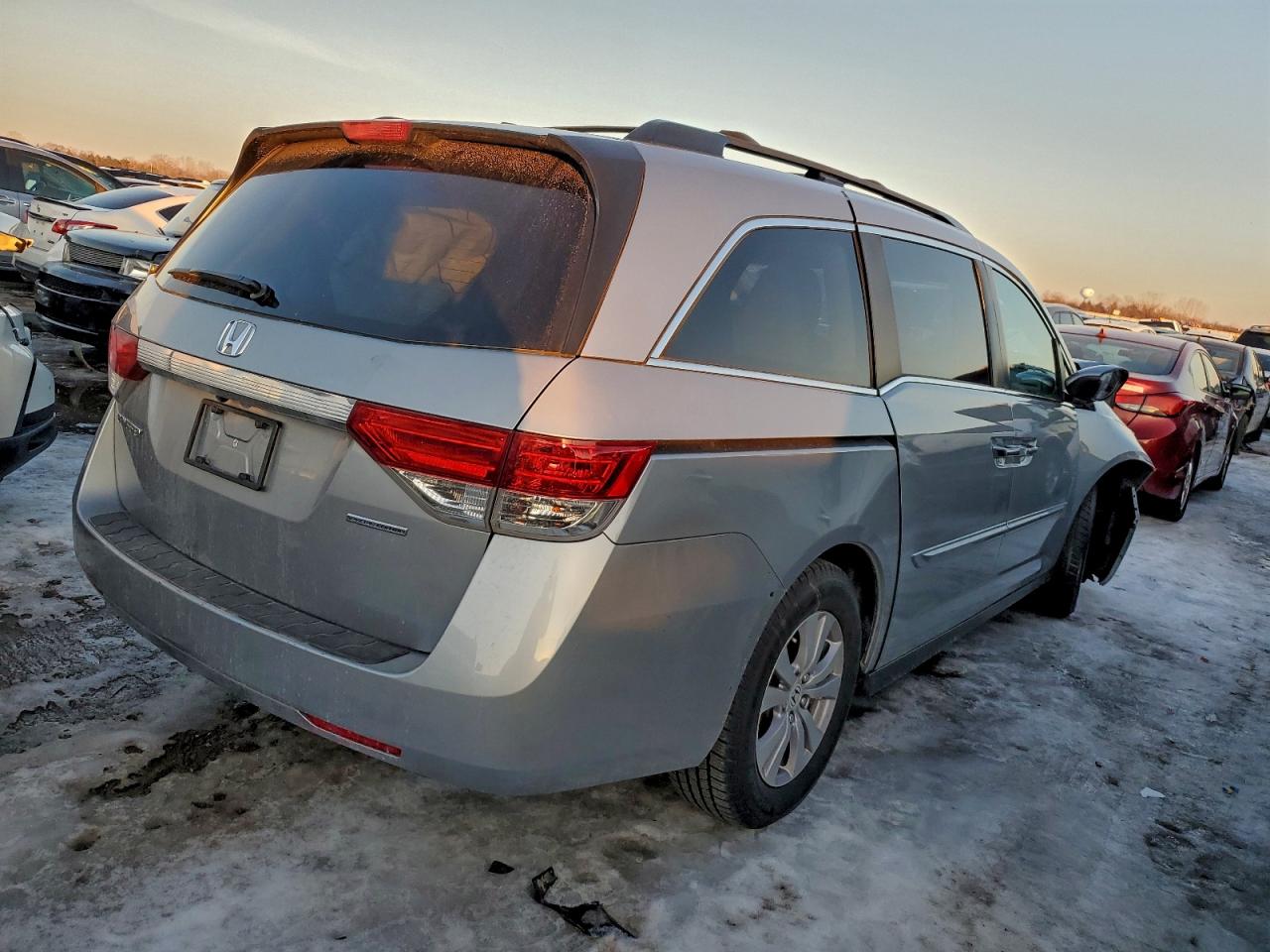 2016 HONDA ODYSSEY SE photo 3