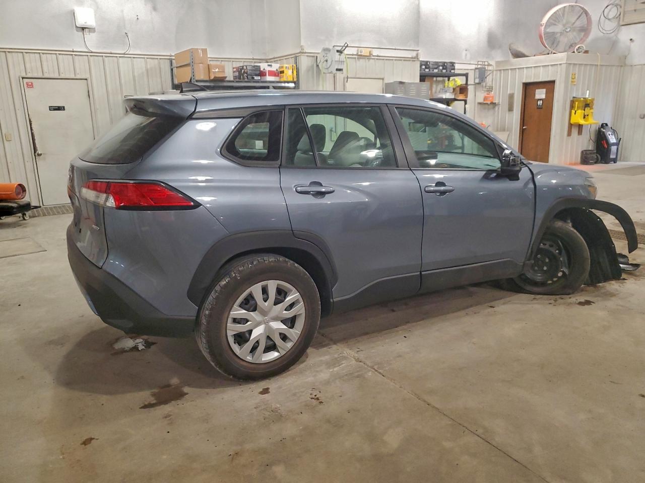 2023 TOYOTA COROLLA CROSS L photo 3
