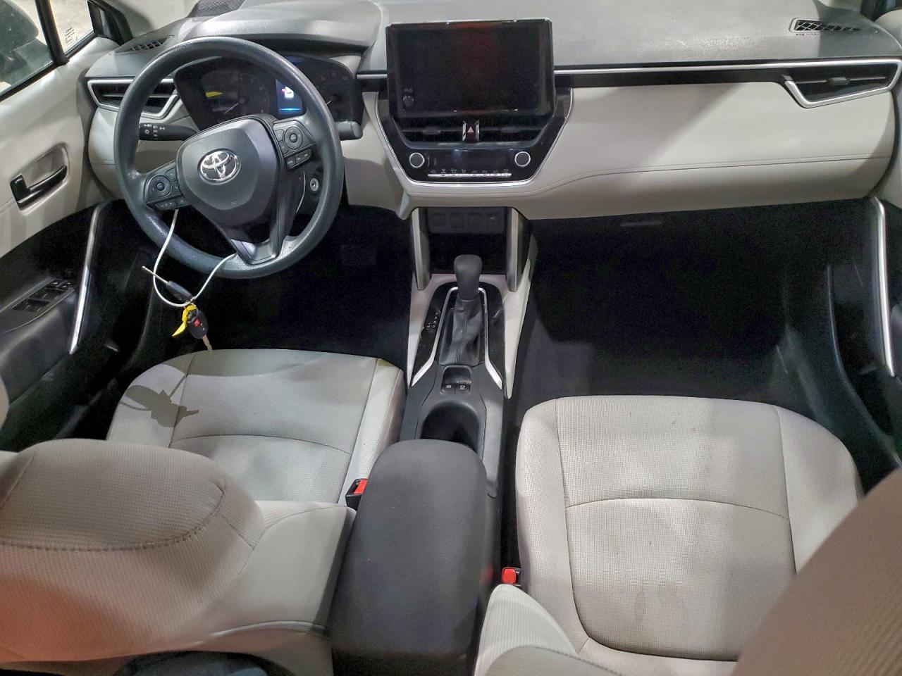 2023 TOYOTA COROLLA CROSS L photo 8
