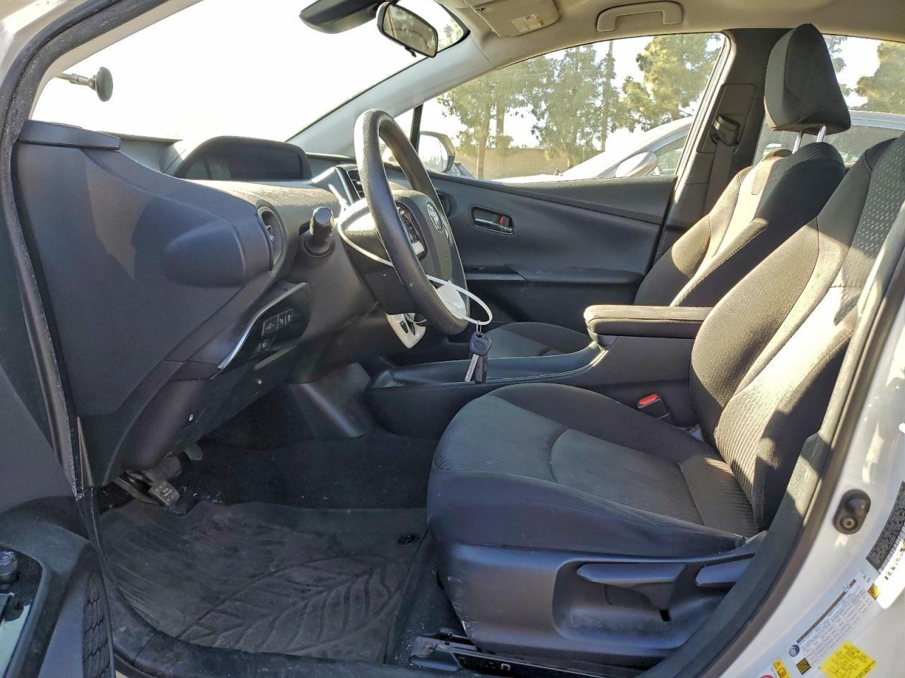 2018 TOYOTA PRIUS photo 7