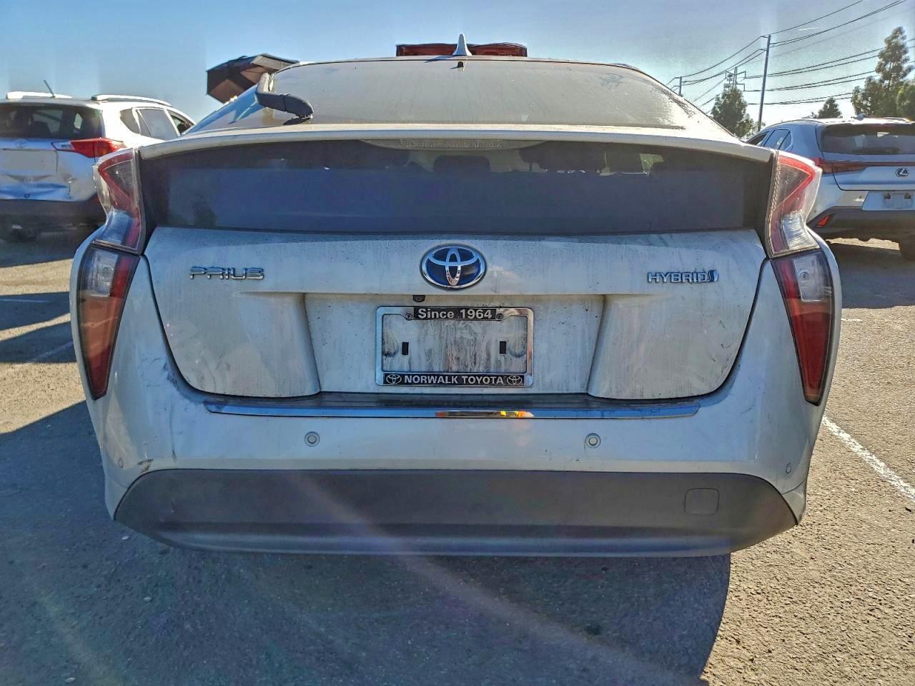 2018 TOYOTA PRIUS photo 6