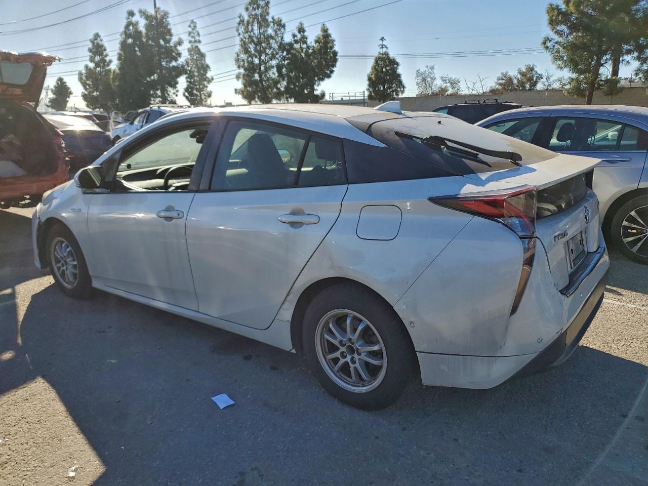 2018 TOYOTA PRIUS photo 2