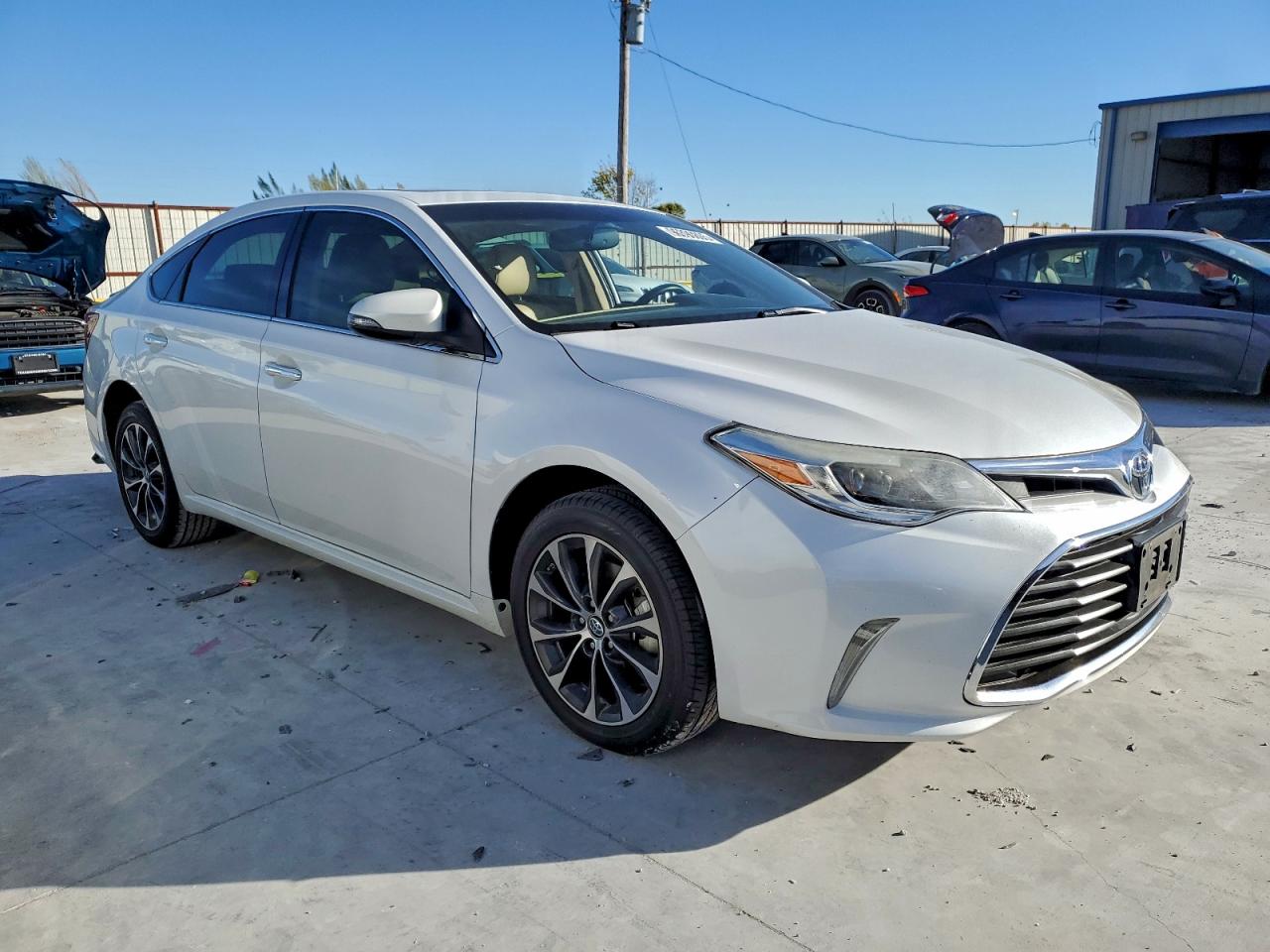 2016 TOYOTA AVALON XLE photo 4