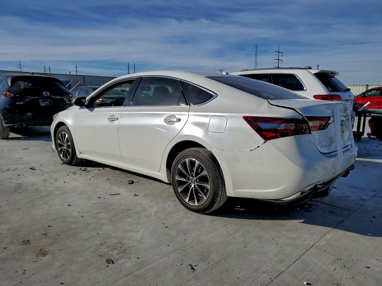 2016 TOYOTA AVALON XLE photo 2
