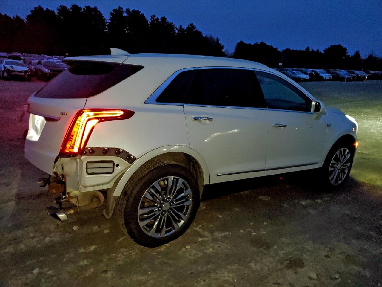 2017 CADILLAC XT5 PREMIUM LUXURY photo 3