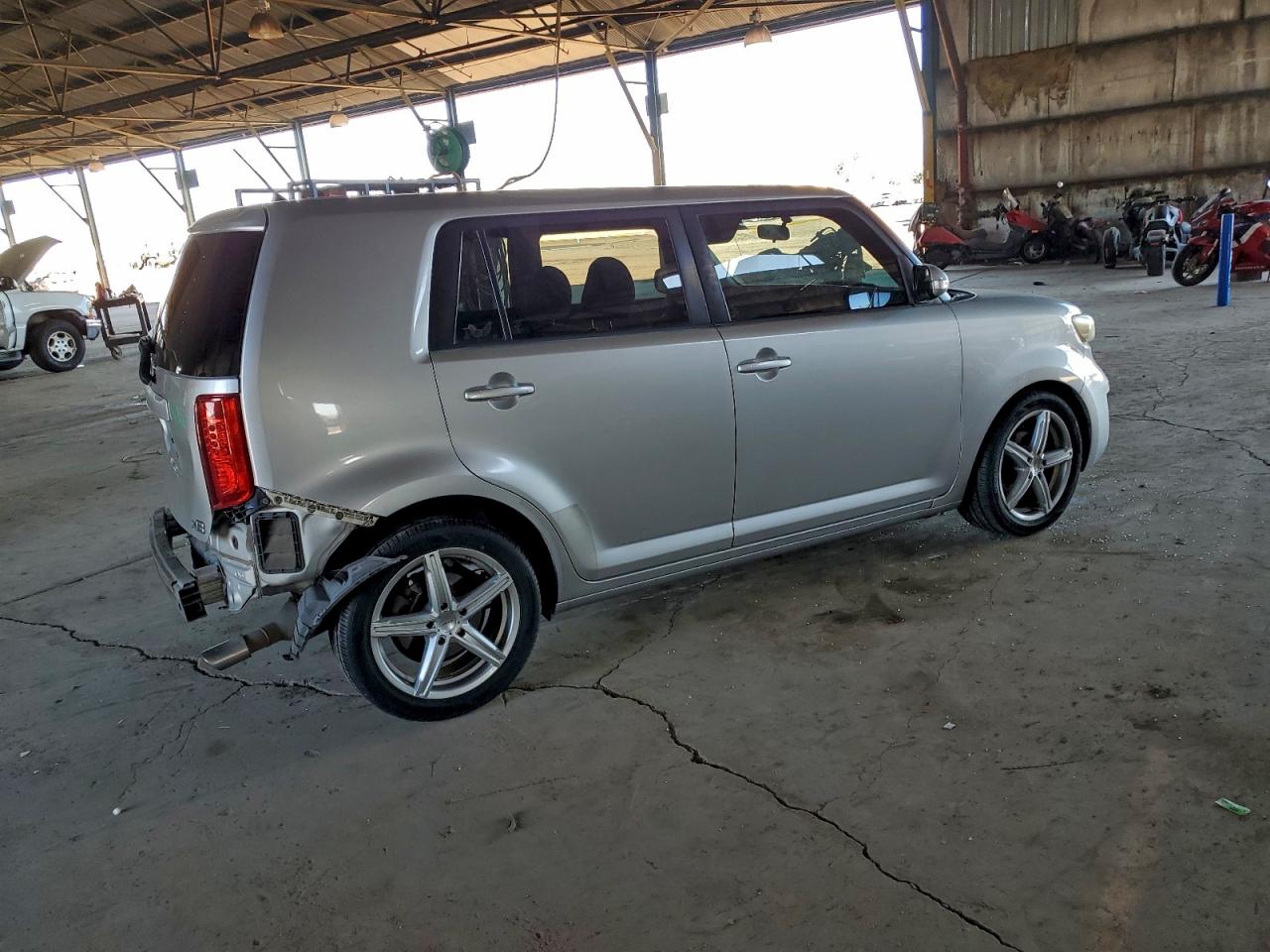 2010 TOYOTA SCION XB photo 3
