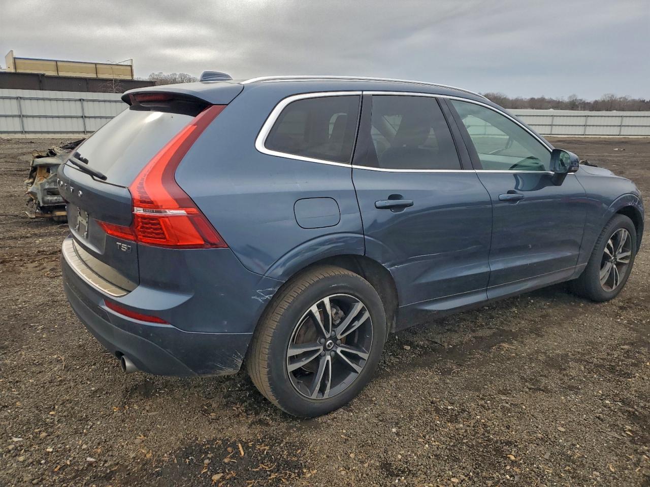 2020 VOLVO XC60 T5 MOMENTUM photo 3