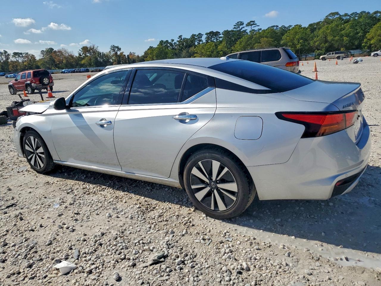 2019 NISSAN ALTIMA SV photo 2