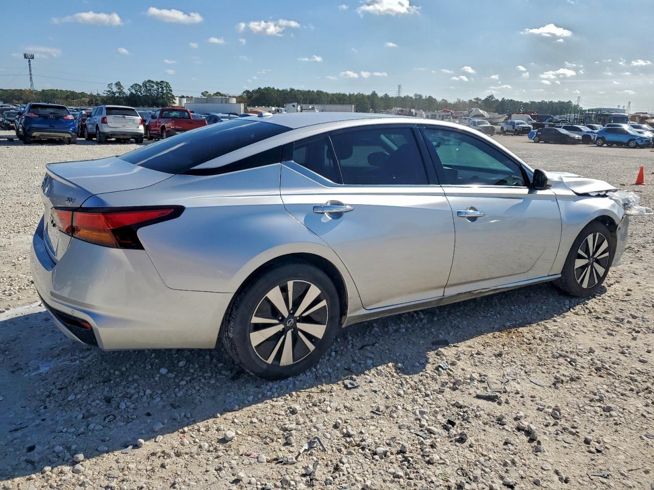 2019 NISSAN ALTIMA SV photo 3
