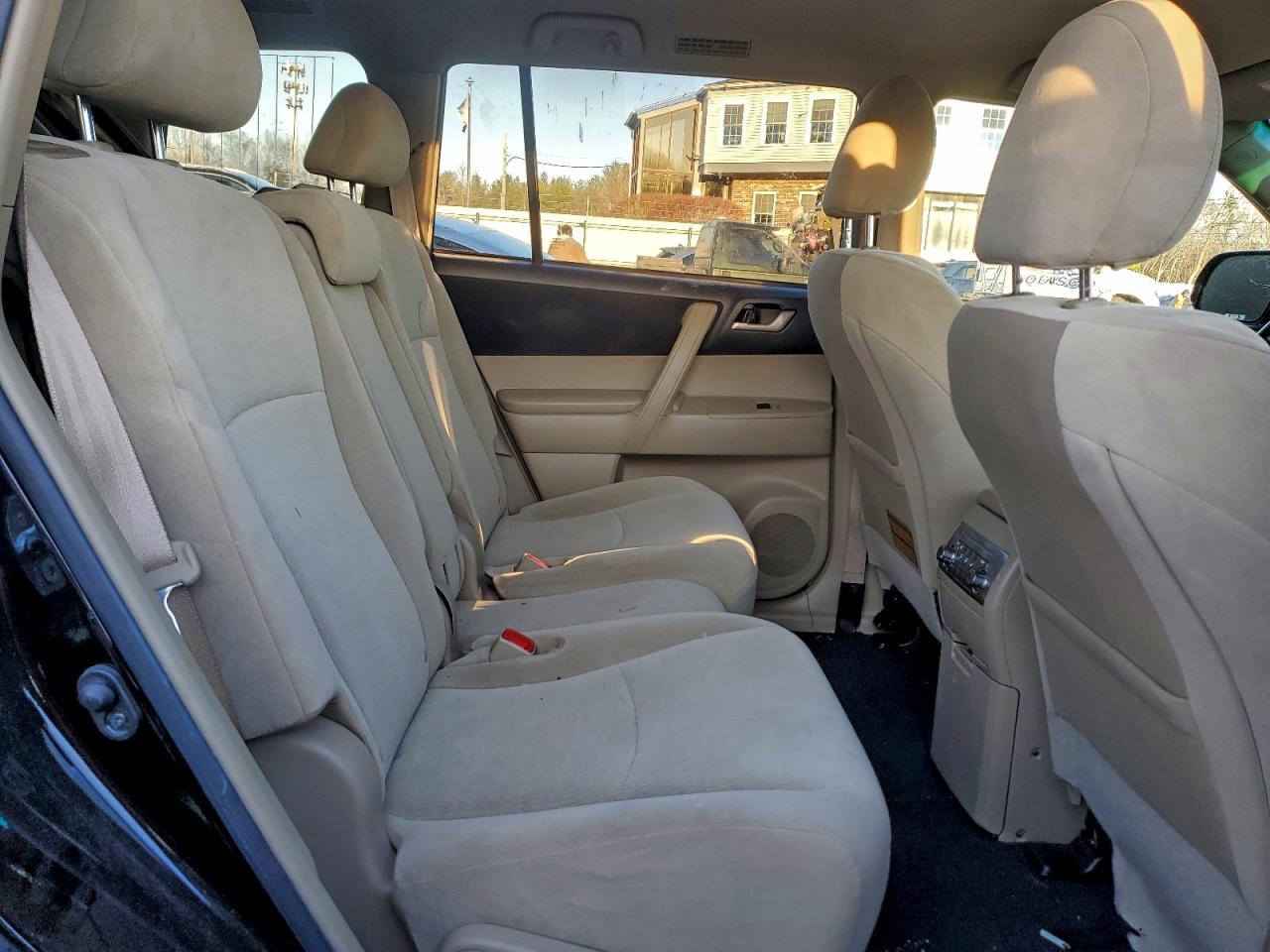2012 TOYOTA HIGHLANDER BASE photo 11