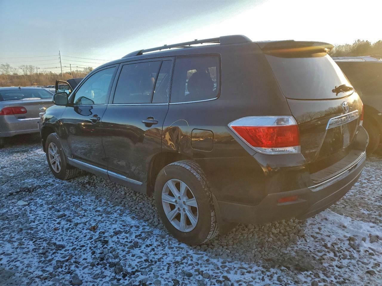 2012 TOYOTA HIGHLANDER BASE photo 2