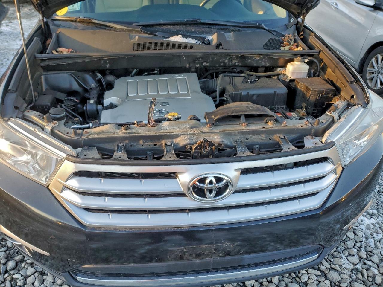 2012 TOYOTA HIGHLANDER BASE photo 12