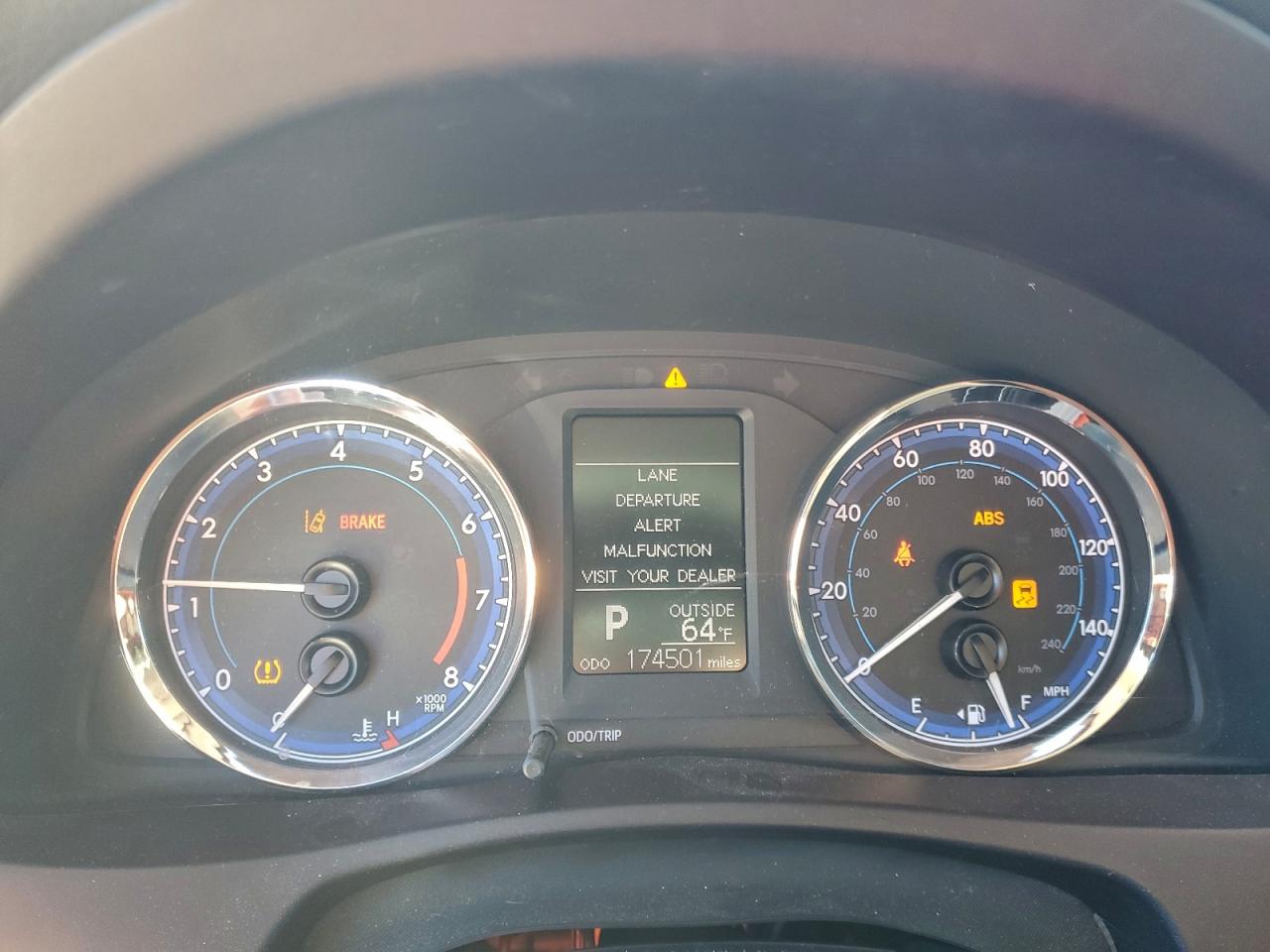 2018 TOYOTA COROLLA L photo 9