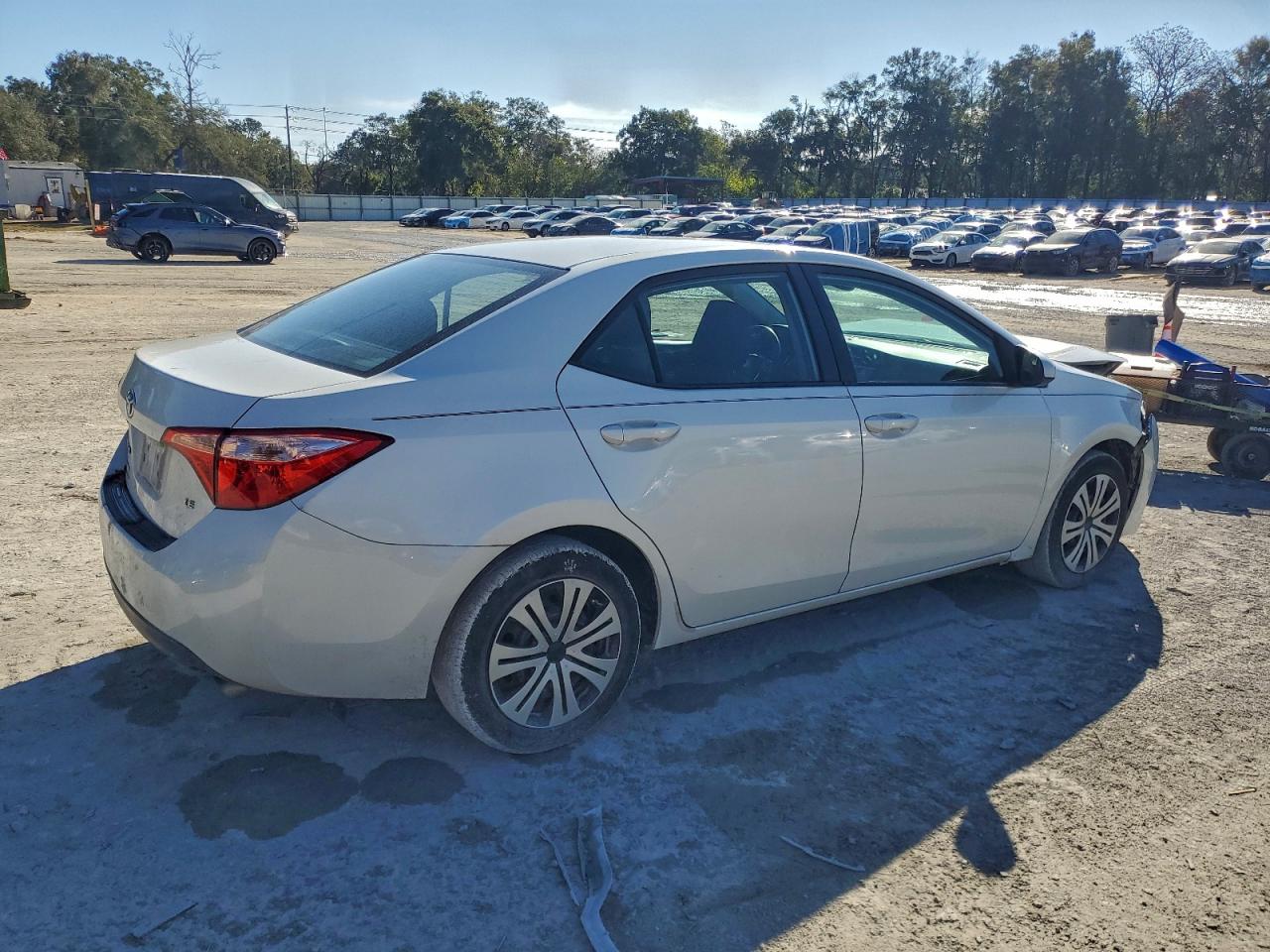 2018 TOYOTA COROLLA L photo 3